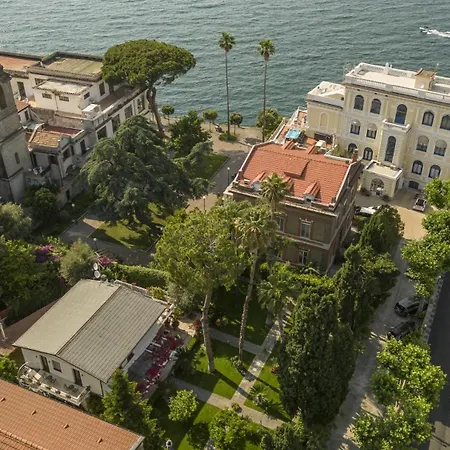 Villa Sorrentovibes - In Center With Gardens And Outdoor Space