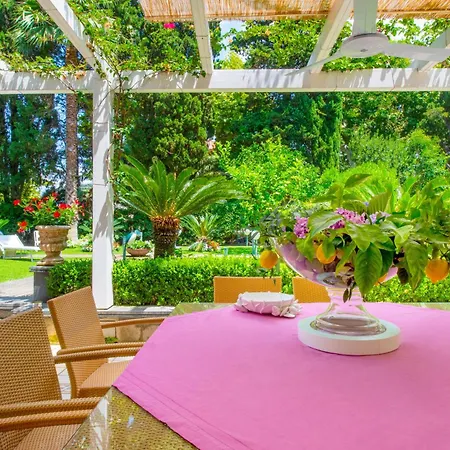 Villa Sorrentovibes - In Center With Gardens And Outdoor Space *