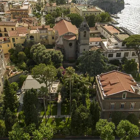 Villa Sorrentovibes - In Center With Gardens And Outdoor Space