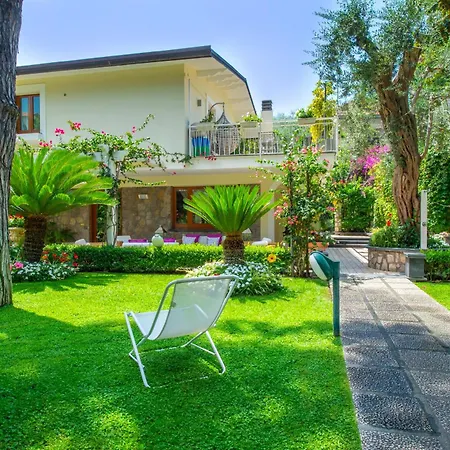 Villa Sorrentovibes - In Center With Gardens And Outdoor Space