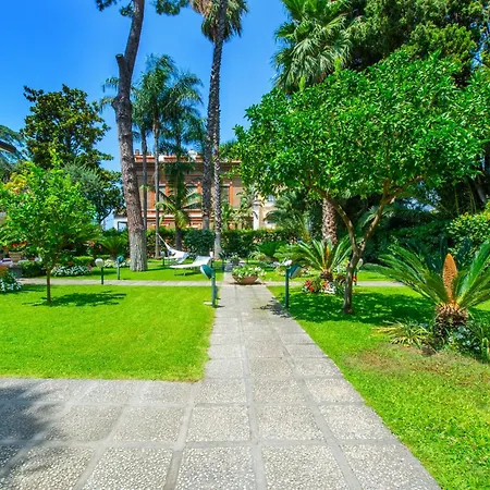 Sorrentovibes - In Center With Gardens And Outdoor Space Villa