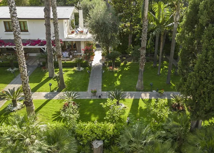 Vila Sorrentovibes - In Center With Gardens And Outdoor Space Sorrento