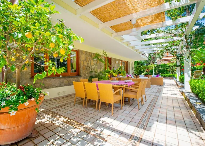 Sorrentovibes - In Center With Gardens And Outdoor Space Sorrento