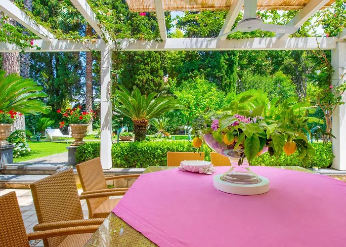 Vila Sorrentovibes - In Center With Gardens And Outdoor Space *