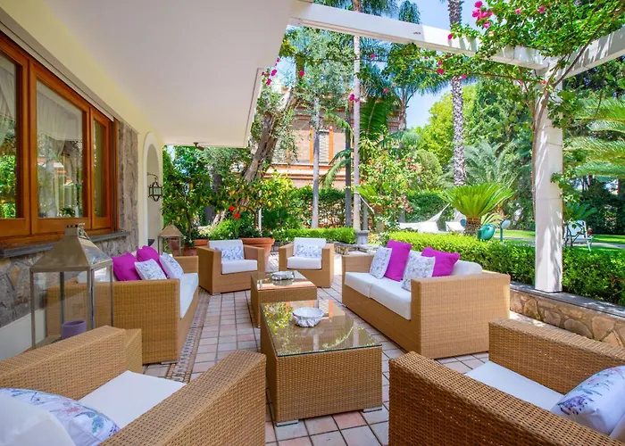 Sorrentovibes - In Center With Gardens And Outdoor Space Sorrento