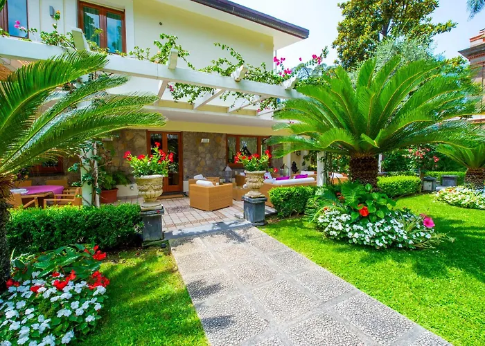 Sorrentovibes - In Center With Gardens And Outdoor Space