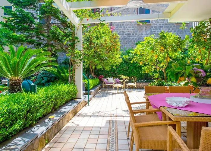 Vila Sorrentovibes - In Center With Gardens And Outdoor Space Sorrento