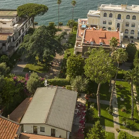 Sorrentovibes - In Center With Gardens And Outdoor Space Villa