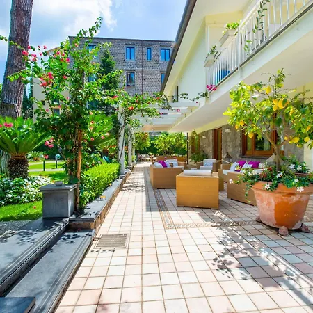 Sorrentovibes - In Center With Gardens And Outdoor Space * סורנטו