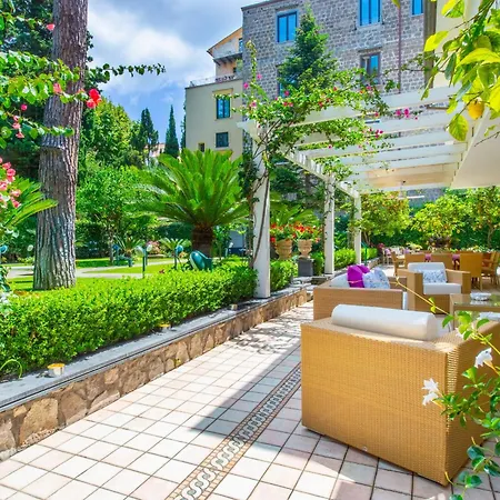 Villa Sorrentovibes - In Center With Gardens And Outdoor Space