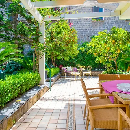 Villa Sorrentovibes - In Center With Gardens And Outdoor Space Sorrento