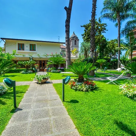 Villa Sorrentovibes - In Center With Gardens And Outdoor Space