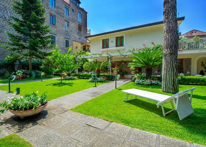 Villa Sorrentovibes - In Center With Gardens And Outdoor Space Sorrente