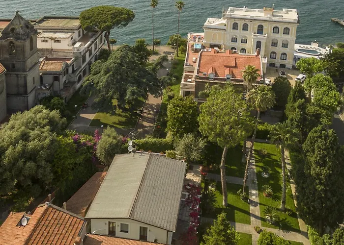 Sorrentovibes - In Center With Gardens And Outdoor Space Villa