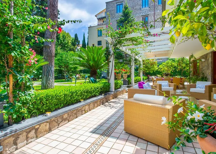 Villa Sorrentovibes - In Center With Gardens And Outdoor Space