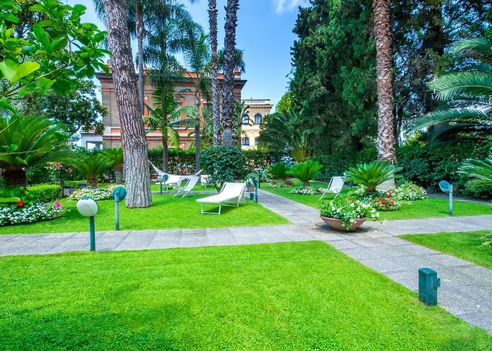 Sorrentovibes - In Center With Gardens And Outdoor Space *