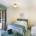 Sorrentovibes - In Center With Gardens And Outdoor Space Sorrente