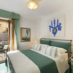 Sorrentovibes - In Center With Gardens And Outdoor Space Villa