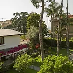 Sorrentovibes - In Center With Gardens And Outdoor Space Villa