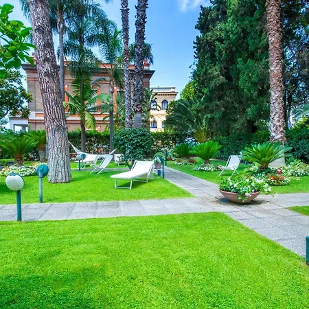 Sorrentovibes - In Center With Gardens And Outdoor Space *