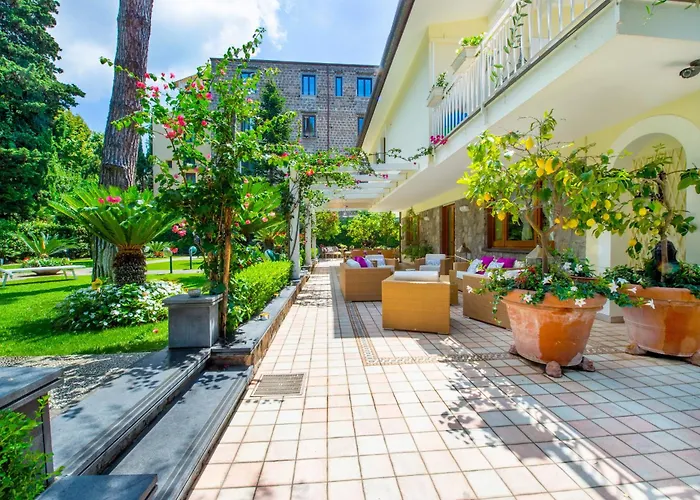 Sorrentovibes - In Center With Gardens And Outdoor Space * Sorrento